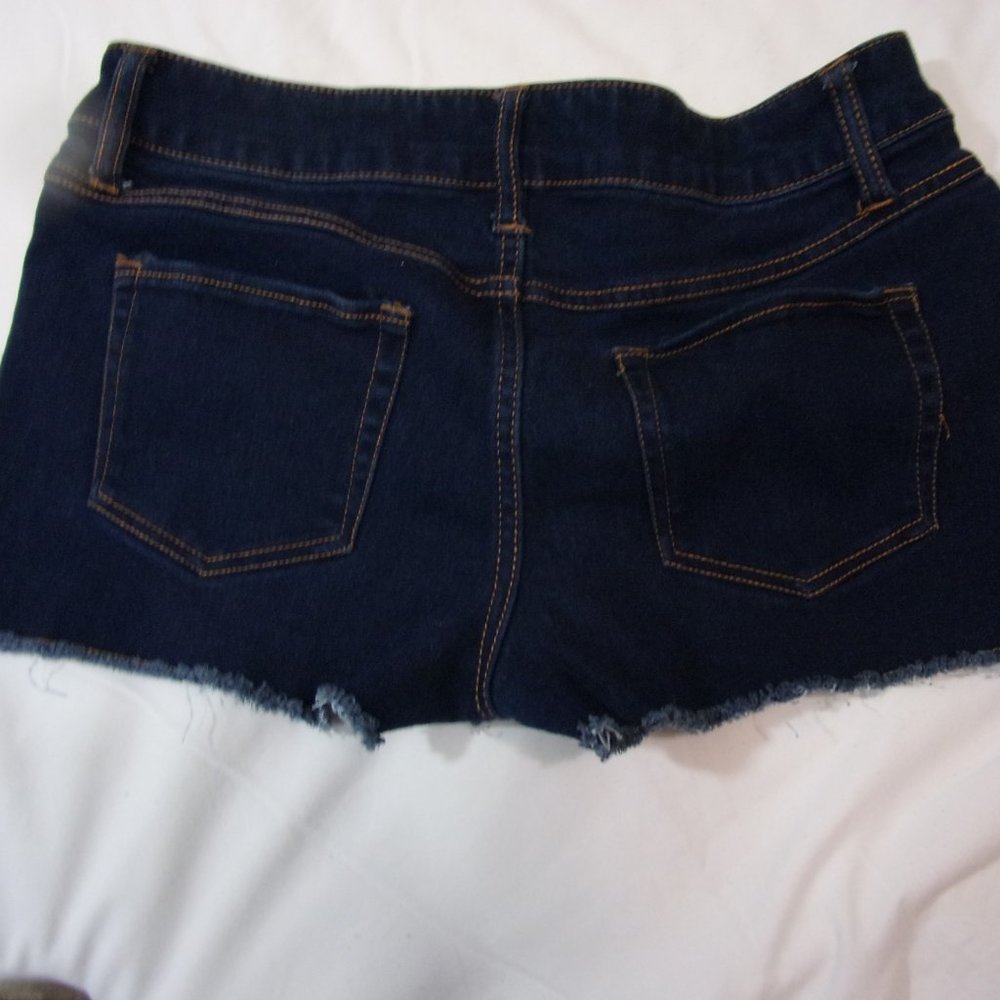 SoHo Jean Shorts Dark Wash Size 9 Frayed Leg - Picture 2 of 4